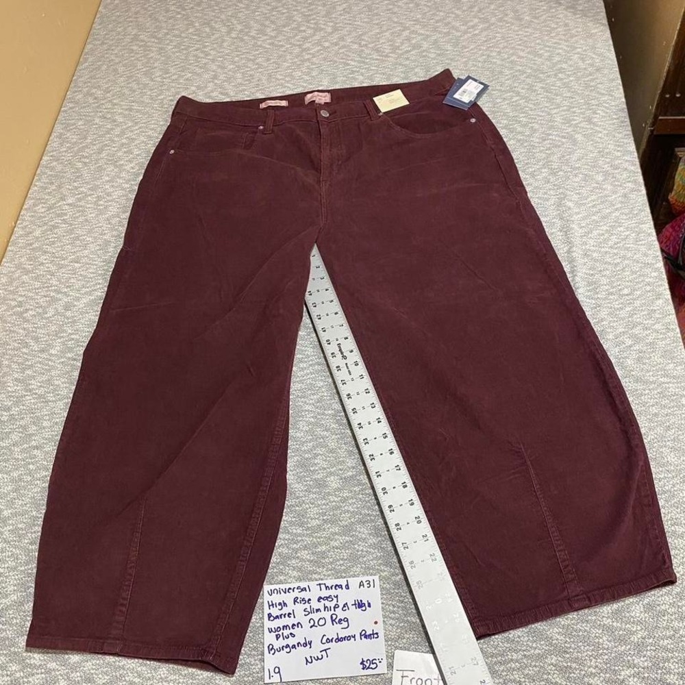Universal Thread burgundy corduroy pants high rise women 20 reg. NWT. SKU-A31‎